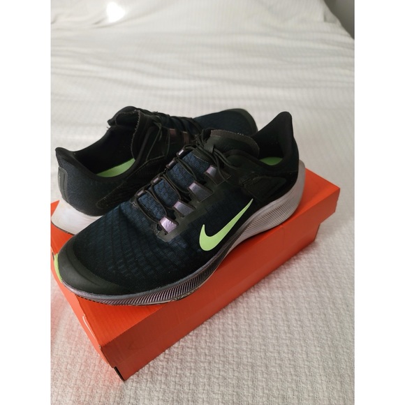 Men’s Nike Air Zoom Pegasus 37 Flyease - Picture 2 of 5